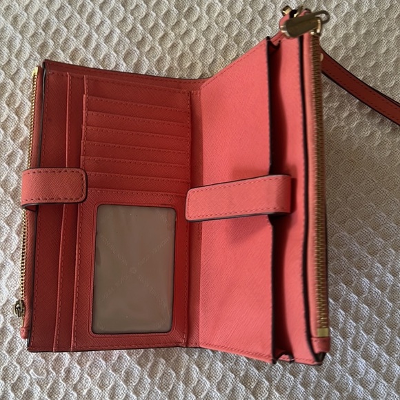 ✨Micheal Kors ✨ Authentic!!!  Coral Smartphone Wristlet! - Picture 5 of 8